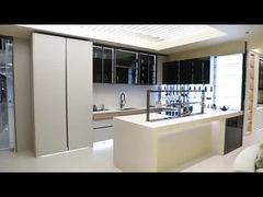 Design von Küchenschränken im Showroom