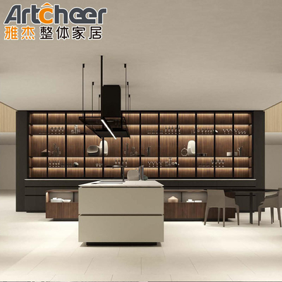 Postverpackung N Küchenschrank mit Holzschrank Wandschrank und Insel in weißer Farbe