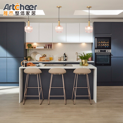 Standard italienischer Küchenschrank kundenspezifischer Melamin-Laminierter Holzkorn- und Lackveredelung